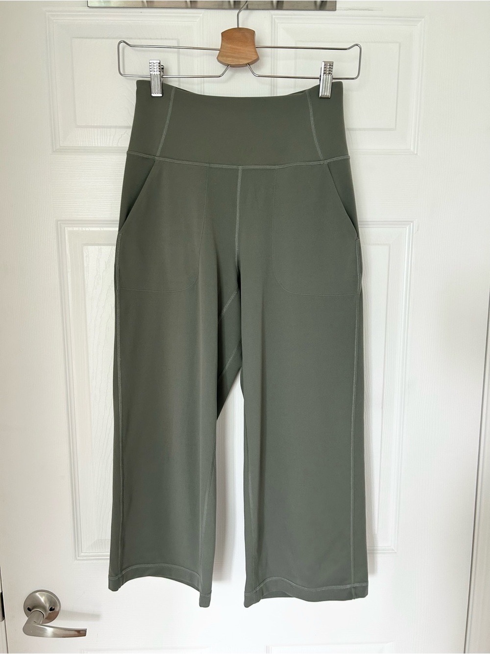 Lululemon ALIGN WIDE LEG CROP 23" - Grey Sage - size 6